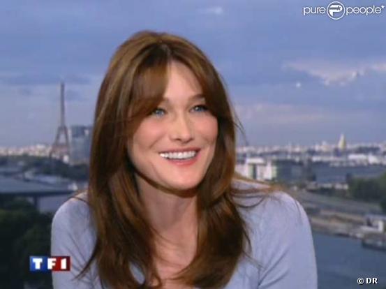 Carla Bruni, magnifique, en promo chez Claire Chazal !
