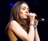 Sofia Essaïdi, ravissante invitée du concert de Chico et les Gypsies