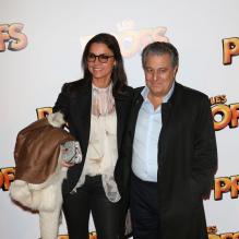 Christian Clavier et sa compagne Isabelle de Ajauros à la première du film Les Profs au Grand Rex, Paris, le 9 avril 2013.