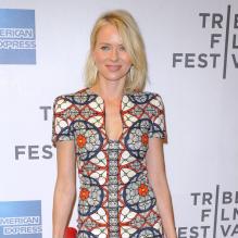 <p>Naomi Watts dans une robe moulante pour la présentation du film Sunlight Jr. pendant le festival du film de Tribeca à New York, le 20 avril 2013.</p>