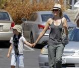 Naomi Watts et Alexander au Kids Earth Day à Los Angeles, le 21 avril 2013.