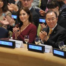 La princesse Mary de Danemark inaugurait avec le secrétaire général des Nations unies Ban Ki-moon les nouveaux locaux du Conseil de tutelle des Nations unies, la chambre Finn Juhl, jeudi 25 avril 2013 au siège de l'ONU à New York.