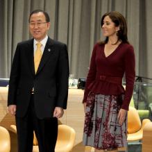 La princesse Mary de Danemark inaugurait en compagnie du secrétaire général des Nations unies Ban Ki-moon les nouveaux locaux du Conseil de tutelle des Nations unies, la chambre Finn Juhl, jeudi 25 avril 2013 au siège de l'ONU à New York.