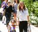 Ellen Pompeo et sa fille Stella à la garden party organisée par la marque de couches Huggies, à Los Angeles, le 27 avril 2013.