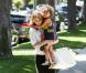 Ellen Pompeo et sa fille Stella se rendent à la garden party organisée par la marque de couches Huggies, à Los Angeles, le 27 avril 2013.