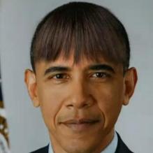 Barack Obama a affiché une nouvelle coiffure lors du dîner des correspondants de la Maison blanche qui a eu lieu samedi 27 avril au Hilton de Washington.