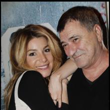 <p>Jean-Marie Bigard et sa femme Lola à Paris le 9 janvier 2012. </p>