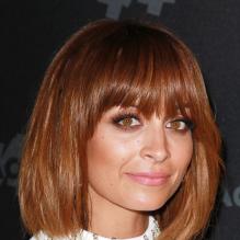 Nicole Richie est définitivement passée de jeune fille ronde version Simple Life à jeune femme glamour. Malheureusement, vouloir afficher un look d'adulte peut comporter des risques, en témoigne la coupe de cheveux qu'elle avait choisie. D'ailleurs, Bernard Thibault a appelé, il est fâché de voir sa coupe sur quelqu'un d'autre...