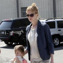 L'actrice Nicole Kidman et Keith Urban emmènent leurs filles, Sunday Rose et Faith, à une fête d'anniversaire à Hollywood, le 4 mai 2013.