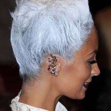 Nicole Richie, méconnaissable et audacieuse lors du gala "Punk: Chaos to Couture" du Costume Institute au Metropolitan Museum of Art. New York, le 6 mai 2013.