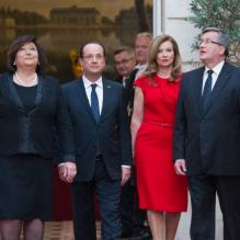 François Hollande, Valérie Trierweiler avec le président polonais Bronislaw Komorowski et son épouse lors d'un dîner d'Etat à l'Elysee, le 7 mai 2013.