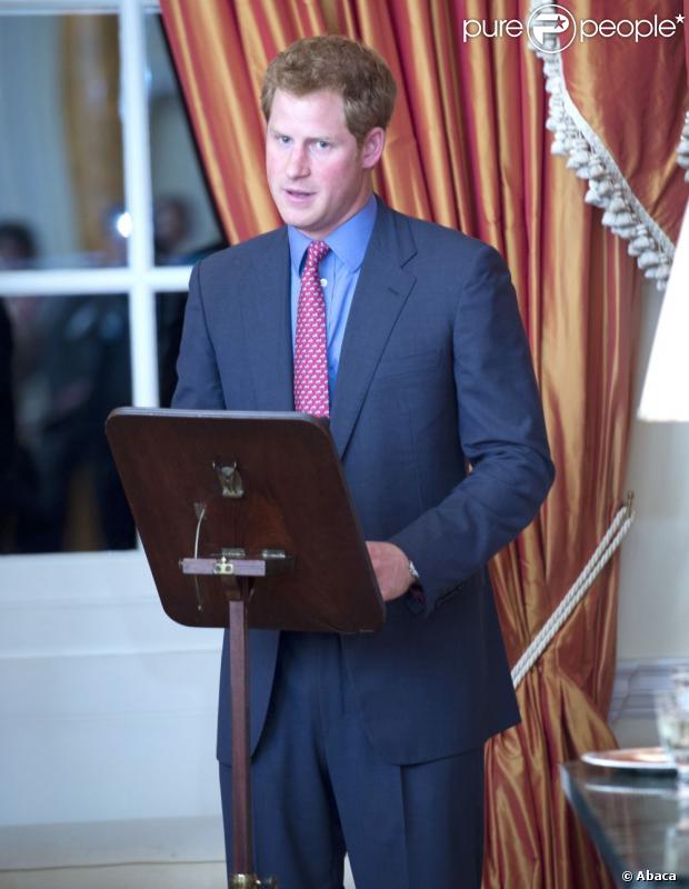 CASA REAL BRITÁNICA - Página 90 1122339-prince-harry-making-a-speech-at-a-620x0-1