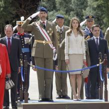 <p>Felipe et Letizia d'Espagne, prince et princesse des Asturies, présidaient le 10 mai 2013 à Madrid les cérémonies de la prestation du serment d'allégeance de la Garde royale.</p>