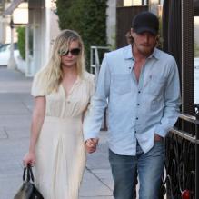 Kirsten Dunst et Garrett Hedlund vont dîner à Los Angeles, le 10 mai 2013.