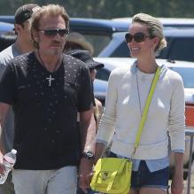 Johnny Hallyday et sa femme Laeticia vont faire du shopping au marché aux puces de Pasadena, le 12 mai 2013.