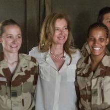 Valérie Trierweiler avec les troupes militaires françaises à Gao au Mali, le 16 mai 2013.