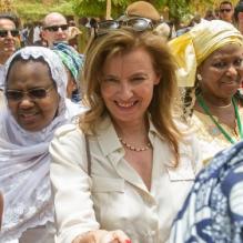 Valérie Trierweiler en visite humanitaire à Gao au Mali, le 16 mai 2013.