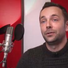 L'interprète Thomas Boissy, interprète de la nouvelle version du générique de Dallas. Prochainement diffusé sur TF1 !