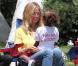 Heidi Klum et sa fille Lou assistent au match de foot de Leni, Henry et Johan à Brentwood. Los Angeles, le 18 mai 2013.