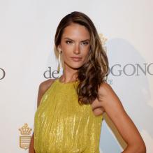 Alessandra Ambrosio lors du photocall de la soirée "de Grisogono", marque de bijoux et de montres de luxe, à l'Eden Roc au Cap d'Antibes dans le cadre du 66e Festival de Cannes. Le 21 mai 2013.