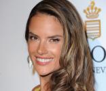 Alessandra Ambrosio et les mannequins : Déchaînés et émerveillés à Cannes
