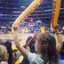 L'actrice Jessica Alba est allée soutenir l'équipe féminine de basketball Sparks avec son mari et ses deux filles Honor et Haven. Los Angeles, le 26 mai 2013. Elle était également accompagnée de sa meilleure amie Kelly Sawyer et de la joueuse de basket Lisa Leslie.