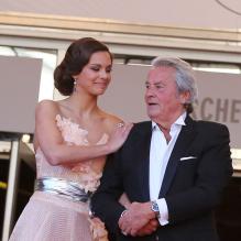 Marine Lorphelin (robe Eric Tibusch) et Alain Delon - Montée des marches du film "Zulu" lors de la clôture du 66e Festival du film de Cannes le 26 mai 2013.