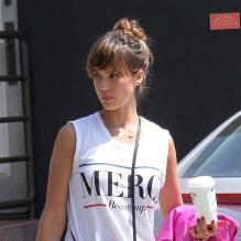 Jessica Alba chaussée de baskets Isabel Marant à Los Angeles, le 9 Juin 2013.