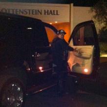 Lindsay Lohan arrive devant l'établissement Betty Ford Center à Los Angeles, le 3 mai 2013. L'actrice a passé 30 jours en rehab avant de rejoindre un nouveau centre de désintoxication, le Cliffside à Malibu.