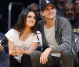 Ashton Kutcher et Mila Kunis à Los Angeles, le 12 février 2013.