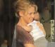 Shakira fait du shopping avec son fils Milan à Los Angeles, le 25 mai 2013.