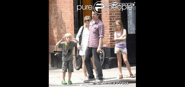 Ethan Hawke en compagnie de sa femme Ryan Shawhughes et de sa fille Maya et de son fils Levon