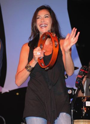 Teri Hatcher en concert au Titan Stadium avec James Denton