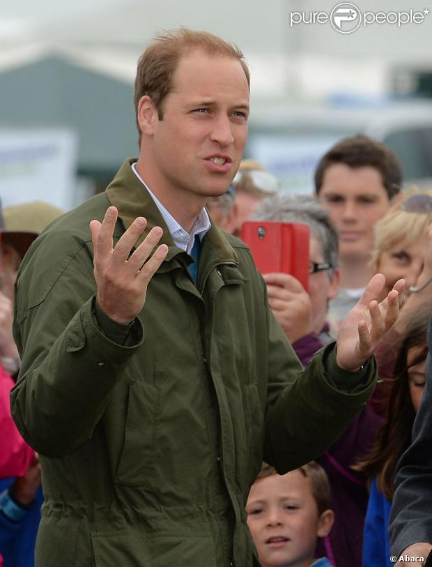 CASA REAL BRITÁNICA - Página 8 1209443-the-duke-of-cambridge-gestures-as-he-620x0-1