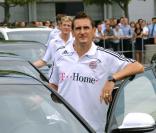 Miroslav Klose prend possession de son cadeau de rentrée