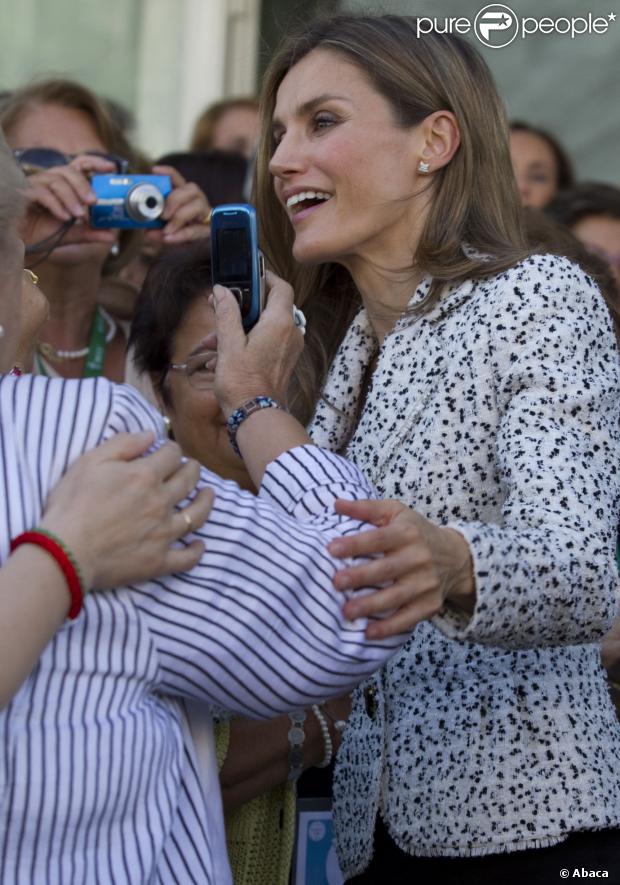 AGENDA PERSONAL DE LA PRINCESA LETIZIA - Página 15 1244312-princess-letizia-of-spain-as-president-620x0-1