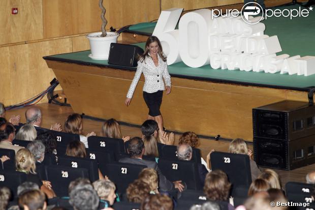 AGENDA PERSONAL DE LA PRINCESA LETIZIA - Página 15 1244412-la-princesse-letizia-d-espagne-assiste-620x0-1