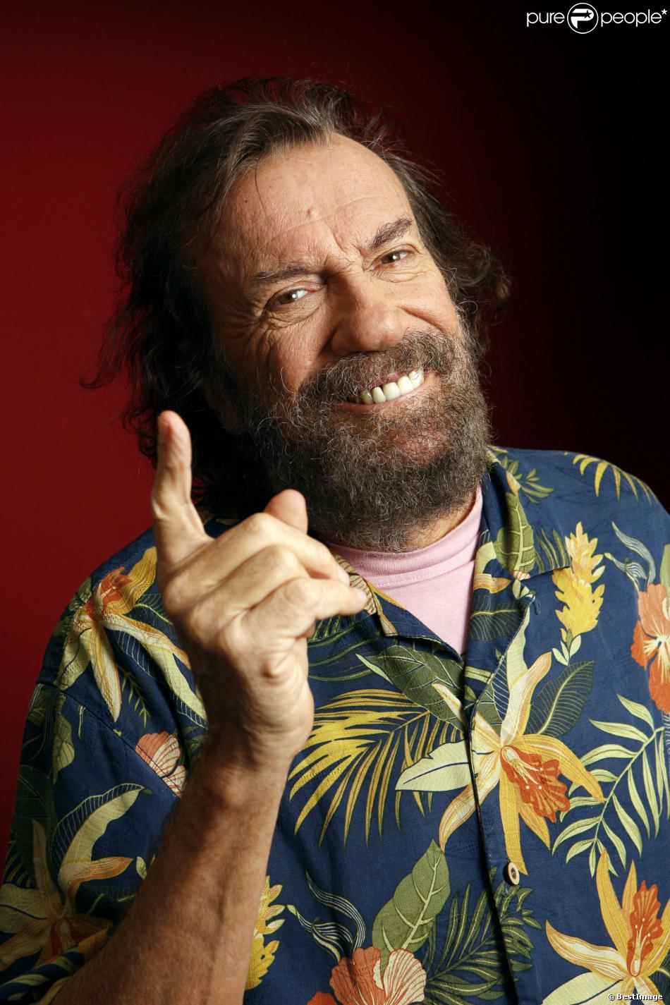 http://static1.purepeople.com/articles/3/13/27/83/@/1319753-portrait-le-chanteur-950x0-1.jpg