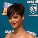 Rihanna prend la pose pour la marque de vêtements de Kanye West !