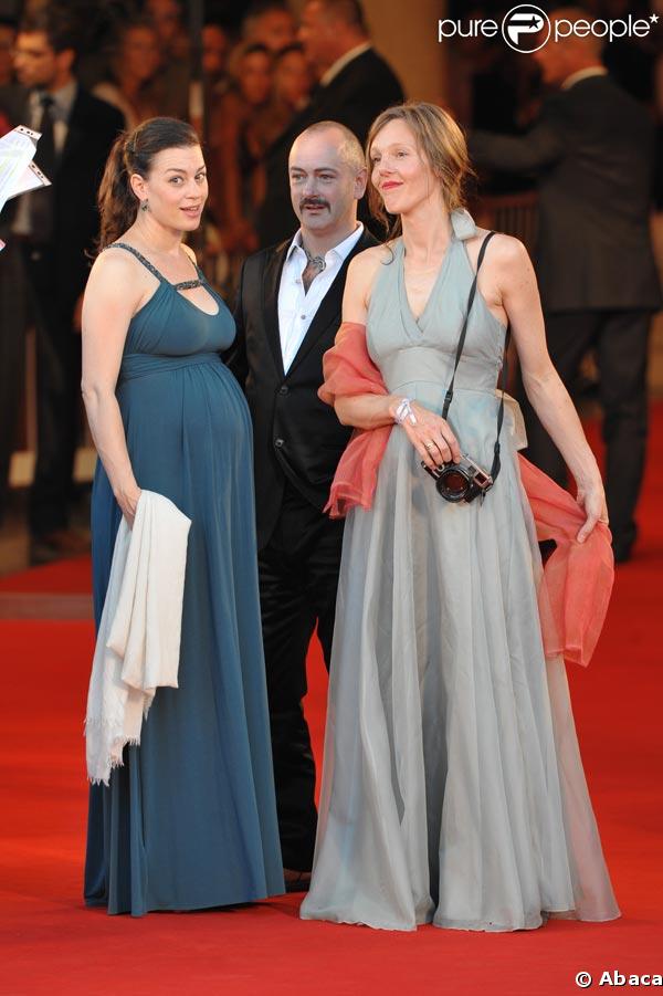 Douglas Gordon entouré de sa femme enceinte et de Donata Wenders