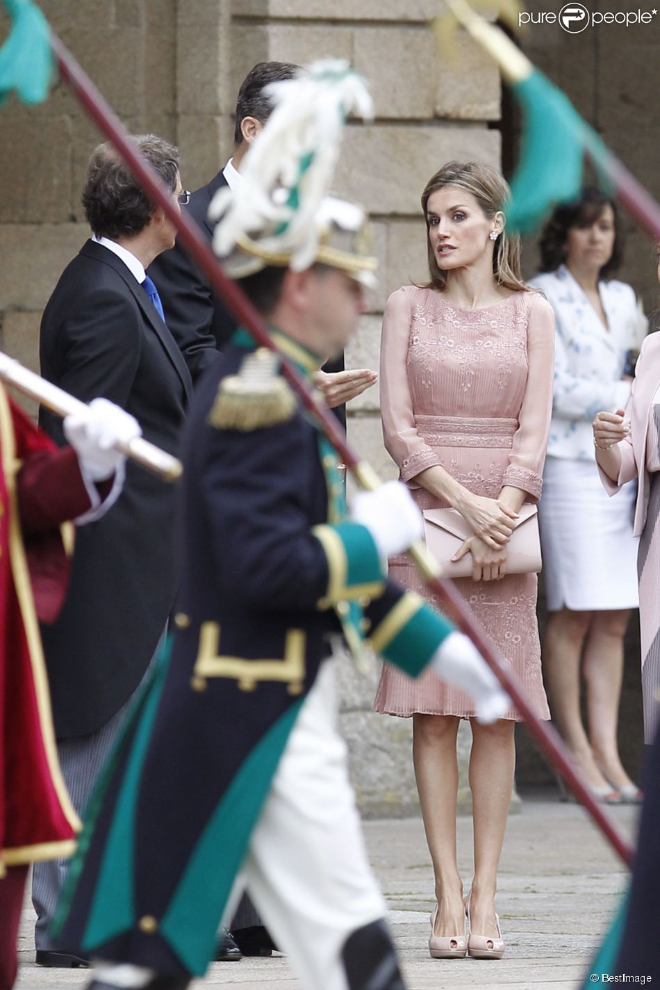 AGENDA DE SM. REYES FELIPE y LETIZIA - Página 36 1546192-le-roi-felipe-vi-et-la-reine-letizia-950x0-1