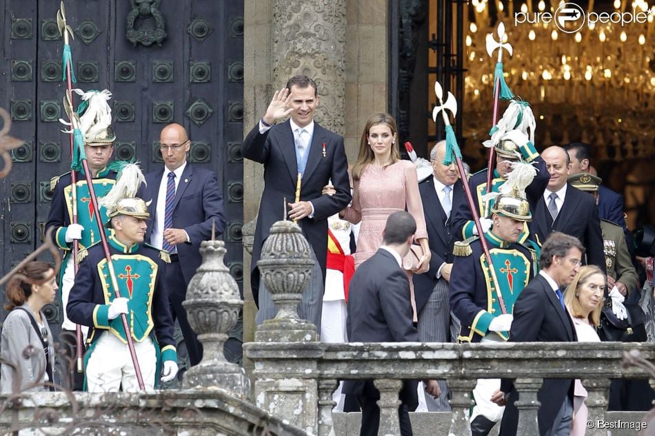 AGENDA DE SM. REYES FELIPE y LETIZIA - Página 36 1546204-le-roi-felipe-vi-et-la-reine-letizia-950x0-2