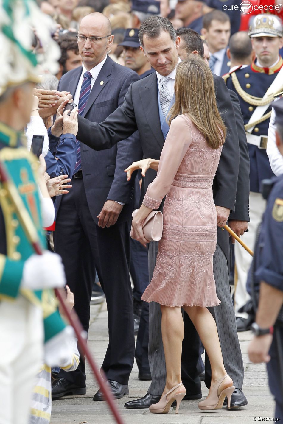 AGENDA DE SM. REYES FELIPE y LETIZIA - Página 36 1546207-le-roi-felipe-vi-et-la-reine-letizia-950x0-1