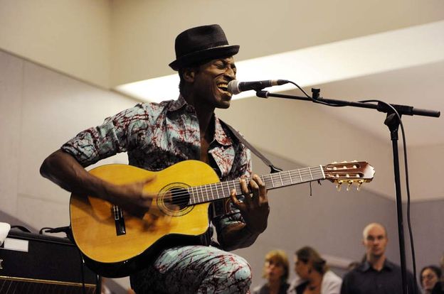 Keziah Jones dans le métro parisien