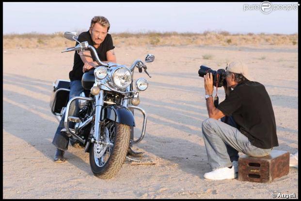 Johnny Hallyday, ténébreux pour un shooting pour son prochaine album