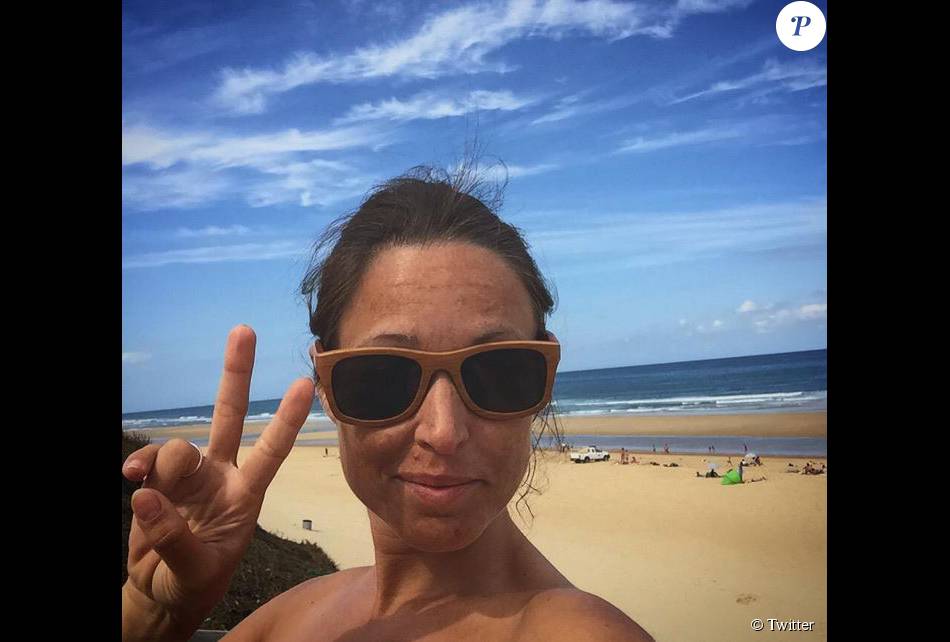 Natasha St Pier à la plage le 30 juillet 2015 Purepeople