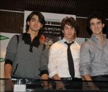 Les Jonas Brothers enflamment l' espagne 