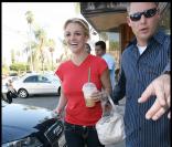 Britney Spears joue à cache-cache avec les photographes