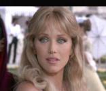 Tanya Roberts dans le 14e James Bond, Dangereusement vôtre, en 1985