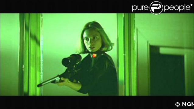 Maryam d’Abo dans Tuer n'est pas jouer, sorti en 1987